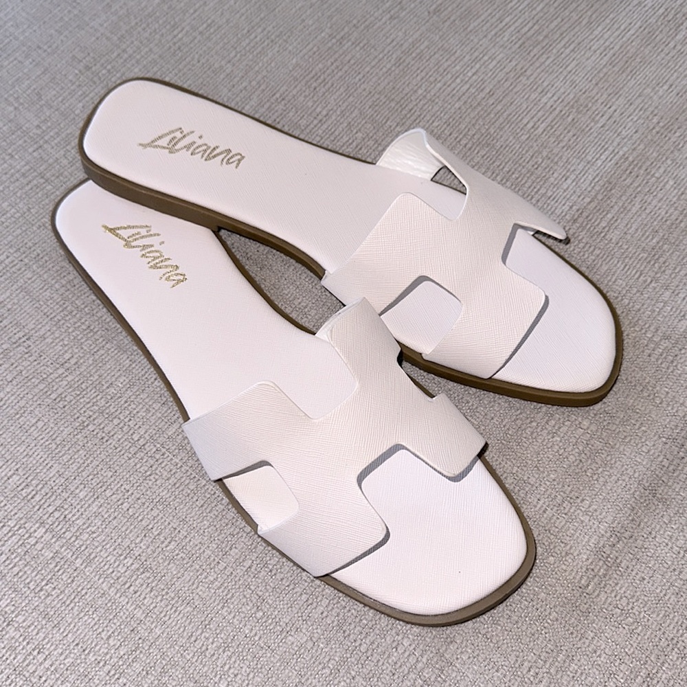 “H” Sandals in White 🤍